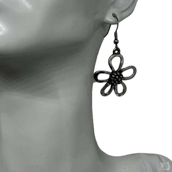 Silver Daisy Flower Earring - Boho Dangle Drop - Open Petal Design - Y2K Style - Picture 3 of 6